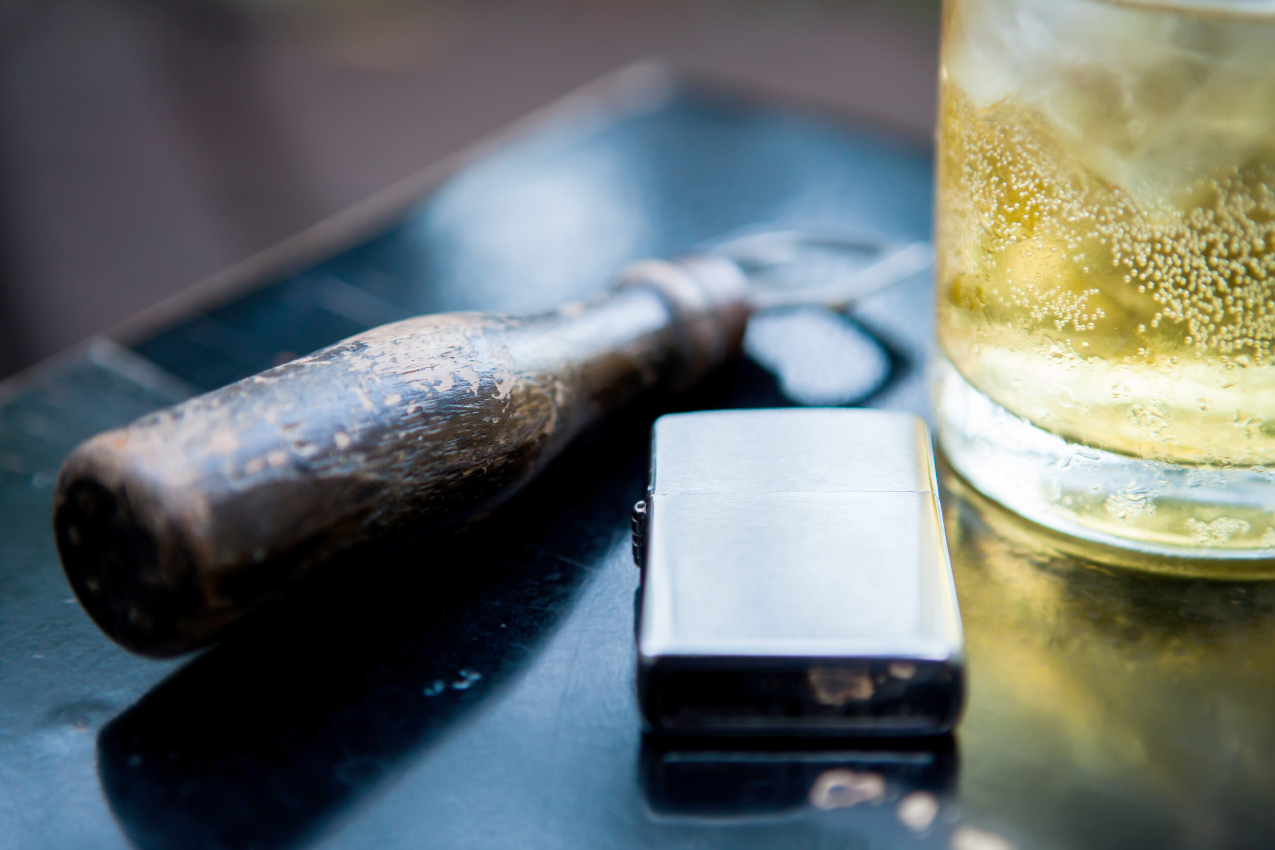 Sip & Style: How Complimentary Whisky or Craft Beer Elevates Your Grooming Experience