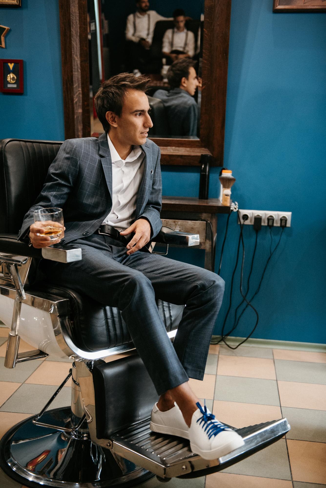 Why Cheltenham Men Prefer Lounge-Style Grooming